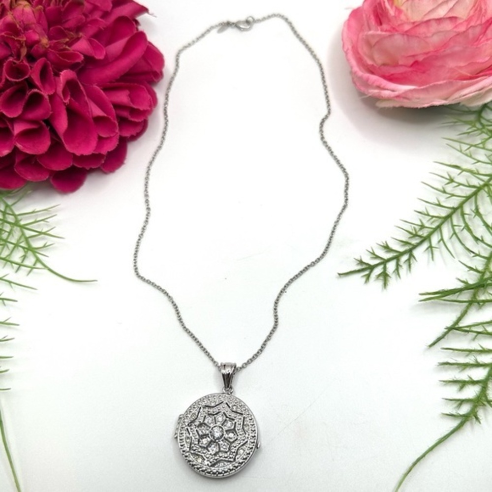 VINTAGE⚜️RARE AVON Crystal Locket Charm Necklace
